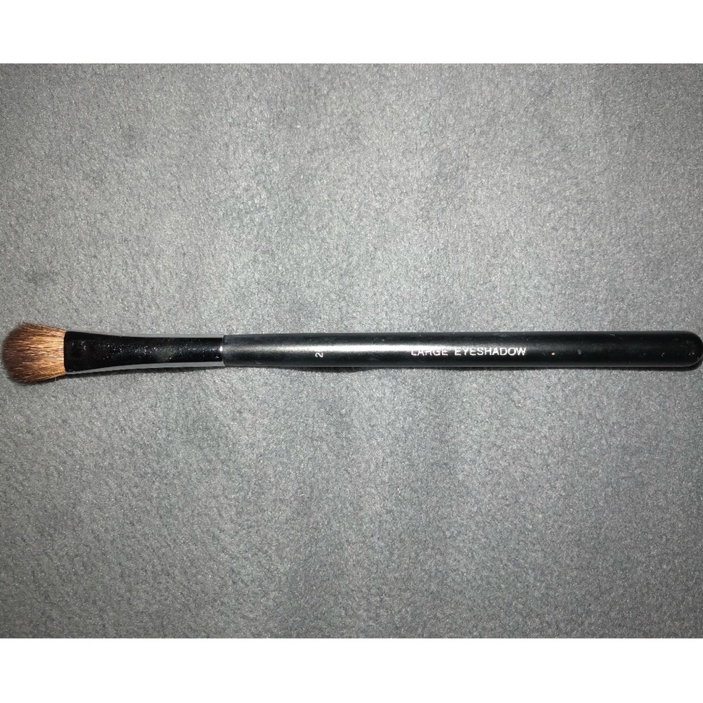 Chanel large eye shadow brush